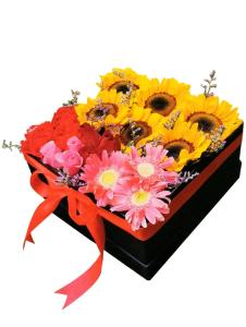 Friendly Malaysian Mums Flower Arrangements Same Day Delivery To Dingras City