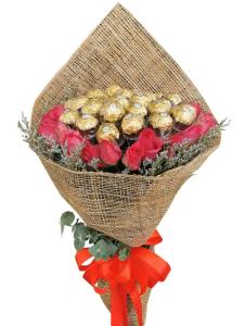 Sweet flower chocolate delight box with beautiful flowers