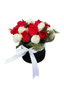 mixed rose gift bouquet